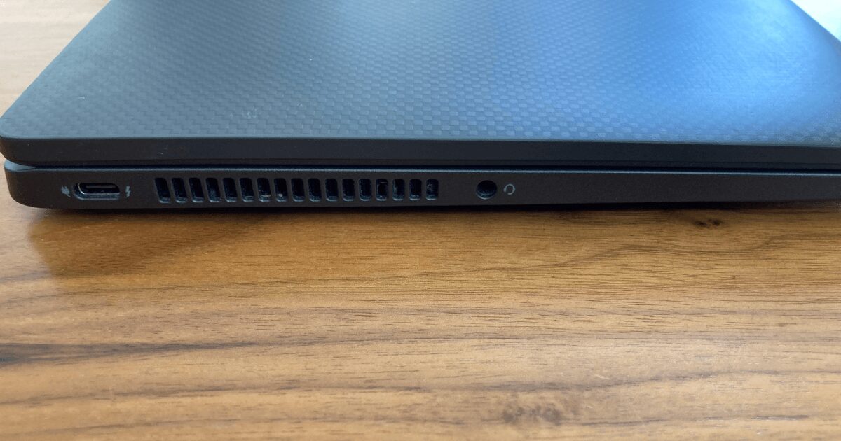 中古のDELL Latitude 7320 左側