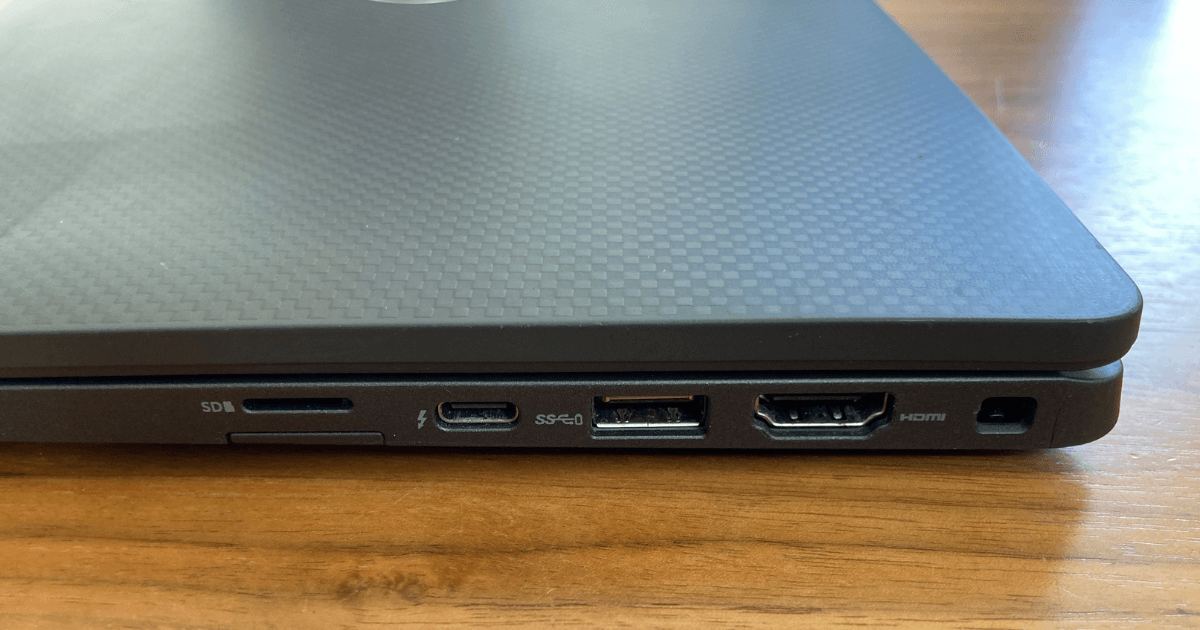 中古のDELL Latitude 7320 右側